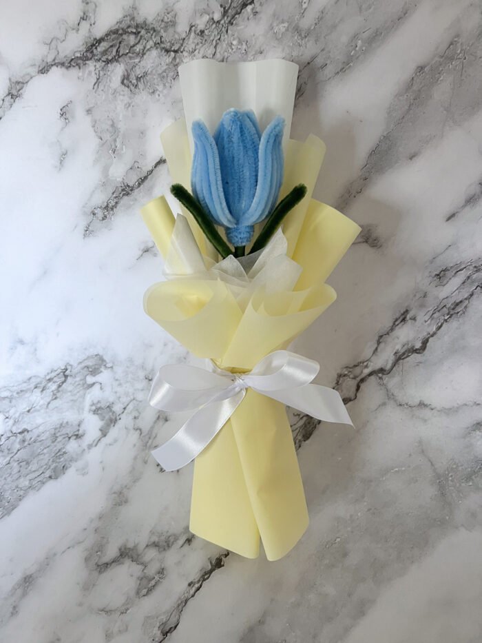 Tulipe bleu emballage jaune 💛💙 – Image 3